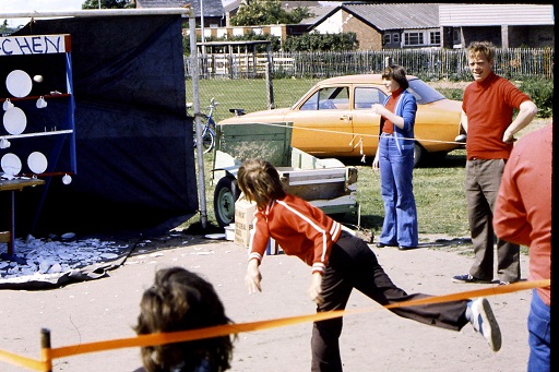 throwing to smash plates 1977